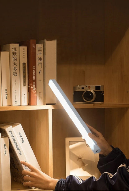 LEDライト ナイトライト　照明　 USB充電　人感センサーライト 持ち運びできるLEDライト